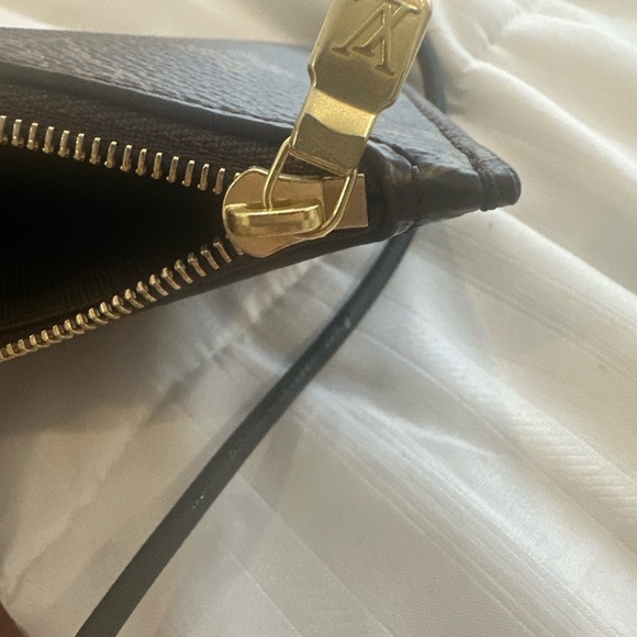 Louis Vuitton Loop Hobo - Picture 14 of 16